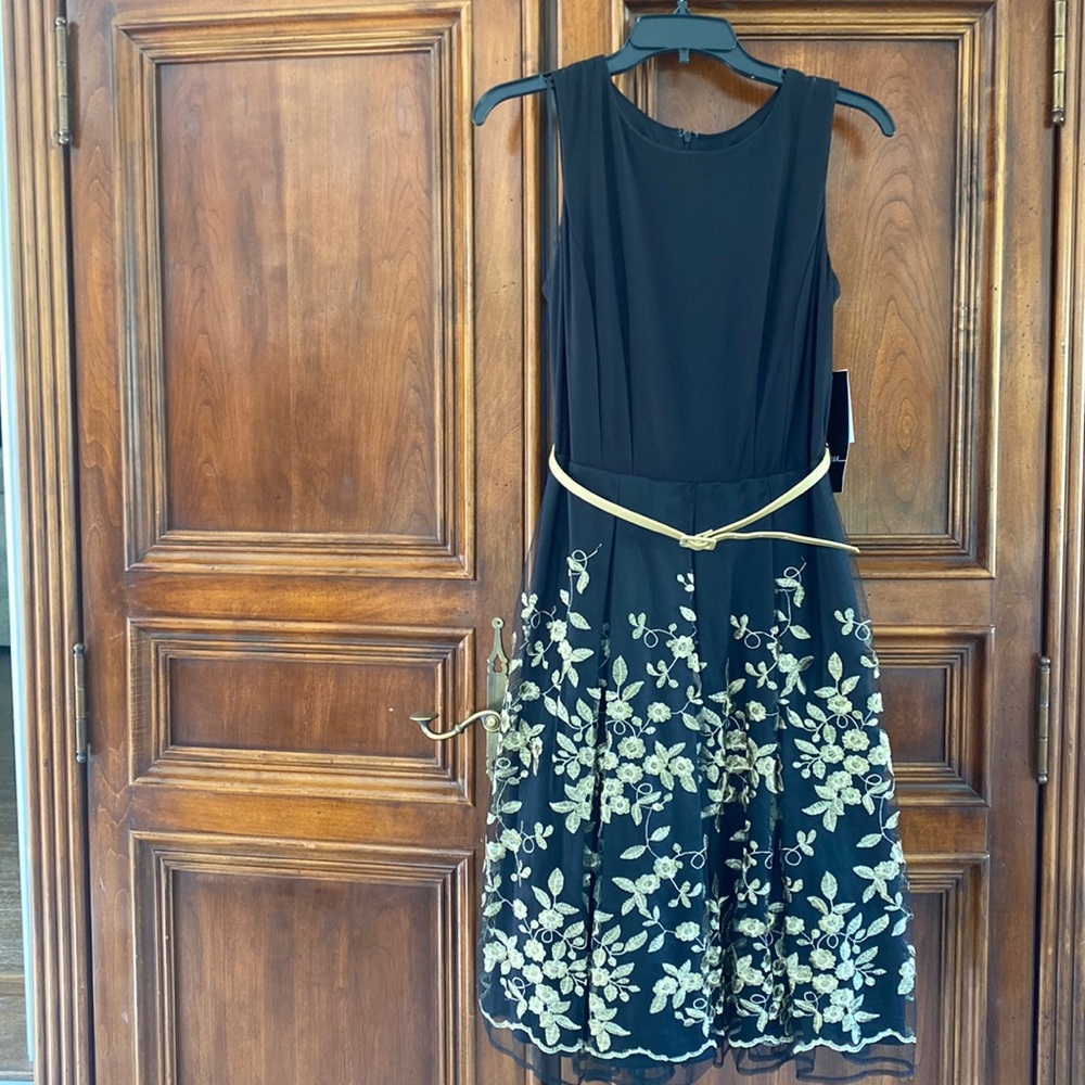Adorable R & K little black dress sz 6
